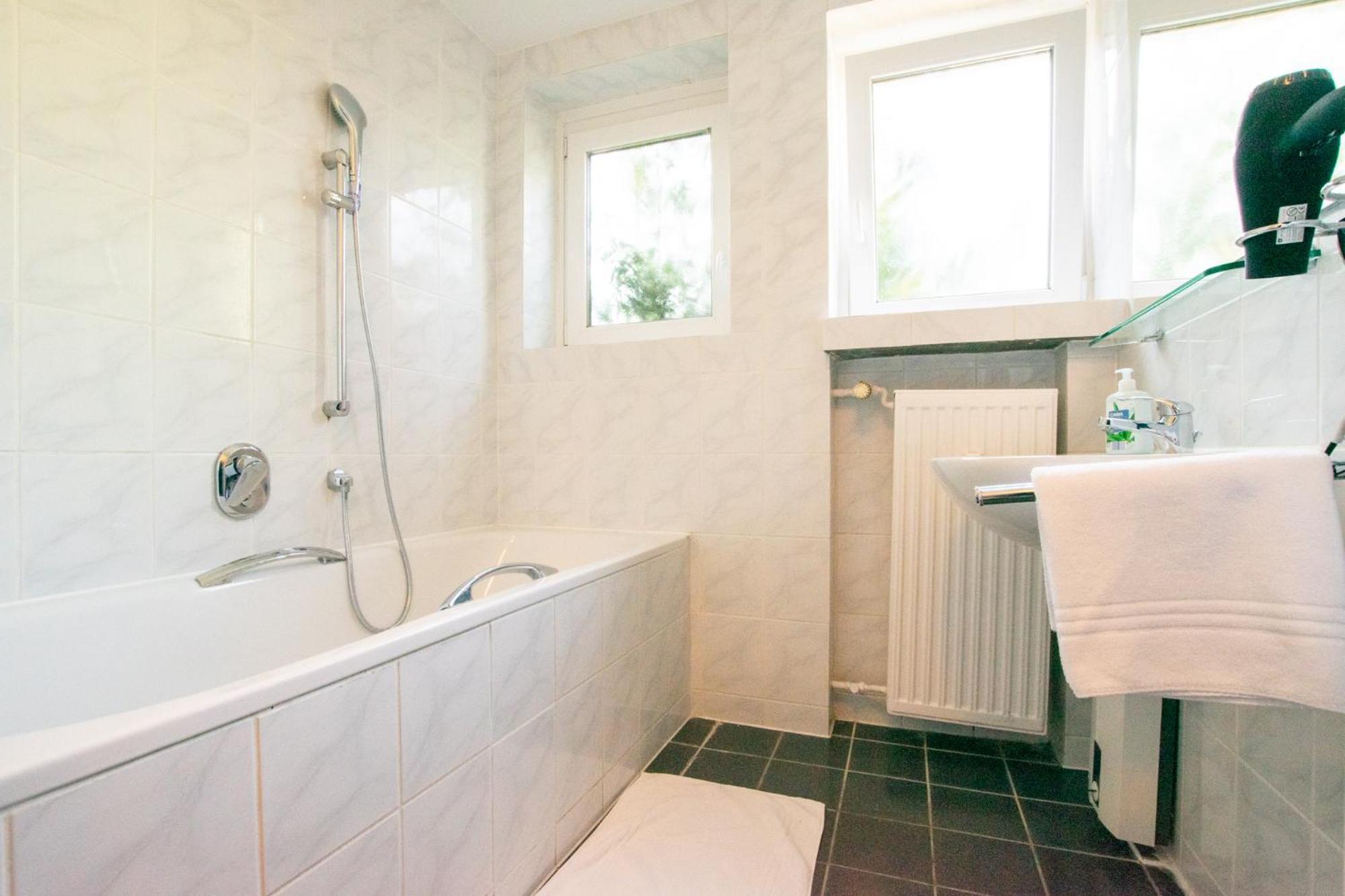 Raj Living - 1 , 3 And 4 Room Apartments - 20 Min Messe Dus & Airport Dus Meerbusch Buitenkant foto